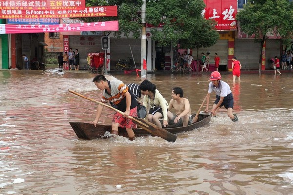 От наводнений в Китае уже погибло 200 человек. Фоторепортаж
