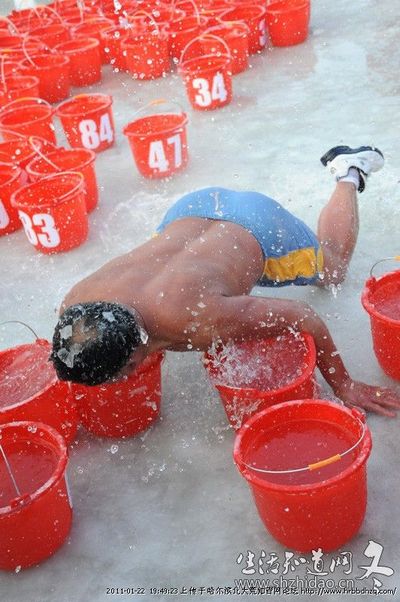 Китайский «морж» вылил на себя 90 вёдер воды при 20-градусном морозе
