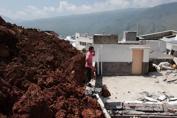 Горный обвал разрушил десятки домов в Центральном Китае. Фоторепортаж