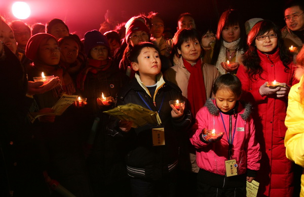В Китае в Новый год возросло число посетителей храмов