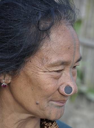 Женщины племени апатани