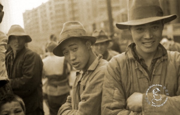 Портовые рабочие в Шанхае 60 лет назад