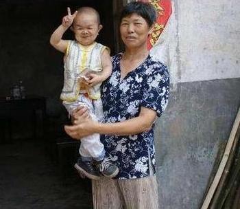 В Китае появился новый претендент на самого маленького человека в мире