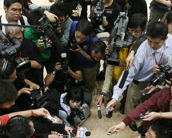 Китайские власти привлекают в свои СМИ уволенных сотрудников западных медиа