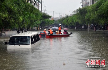 Наводнение в Гуанси-Чжуанском автономном районе. 1 июня 2010 год. Фото: chinanews.com
