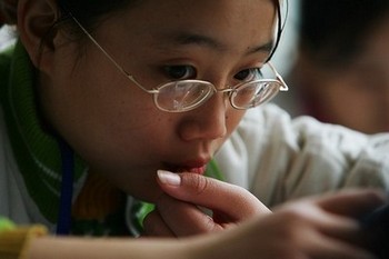 Китай стоит на первом месте в мире по числу людей страдающих близорукостью. Фото: Getty Images