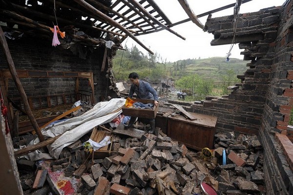 В Китае прошел мощный торнадо. Есть погибшие и раненые. Фото