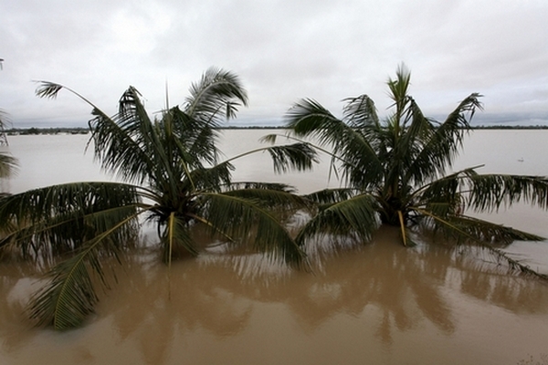 В Китае от наводнения на острове Хайнань эвакуировали более 100 тысяч человек