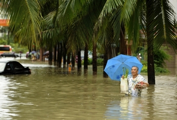 Наводнение на Хайнане разрушило сотни домов