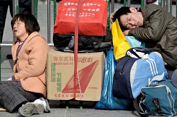 «Великая новогодняя миграция» китайцев достигла своего пика. Фотообзор