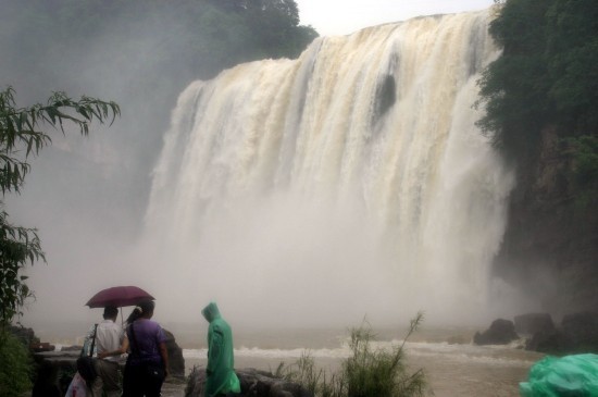 Водопад Хуангошу в городе Аньшунь провинции Гуйчжоу до засухи. Фото с epochtimes.com