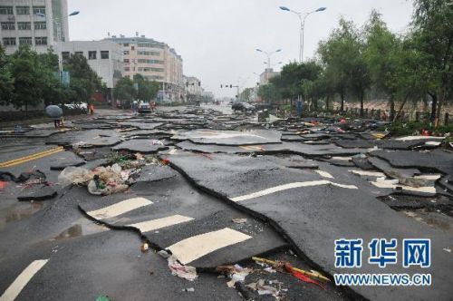 Наводнения обнажили низкое качество дорог в Китае. Фоторепортаж