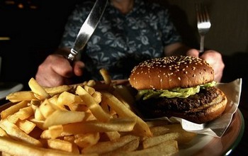 Пища китайцев становится всё более калорийной. Фото: Jeff J Mitchell/Getty Images