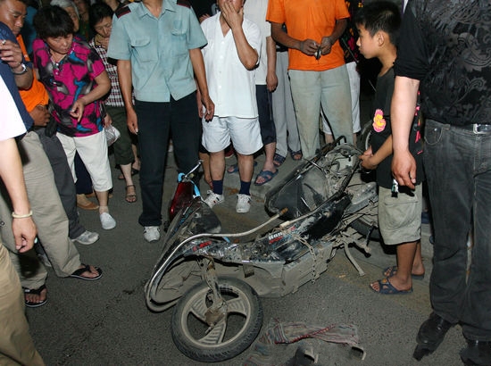 Дорожная авария вызвала многотысячный бунт в Китае. Фоторепортаж