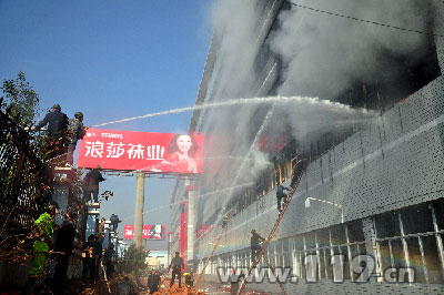 Пожар на складе в Китае уничтожил товар более чем на 5 млн. долларов