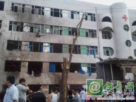 В здании больницы произошёл мощный взрыв. Провинция Шаньси. Август 2011 год. Фото с epochtimes.com