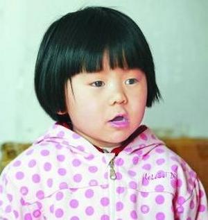 Дун Луян в возрасте 2,5 лет выучила наизусть 300 цифр числа «пи». Фото с cblog.chinadaily.com.cn