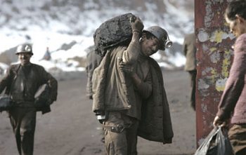 В результате взрыва на китайской шахте погибло 10 человек