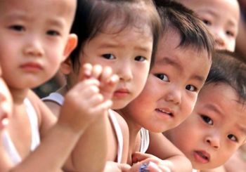 Последние результаты переписи в Китае показывают, что население стареет, а количество новорожденных уменьшается. (Getty Images)