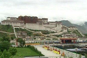 Жители Тибета стали крепостными коммунистического режима Китая