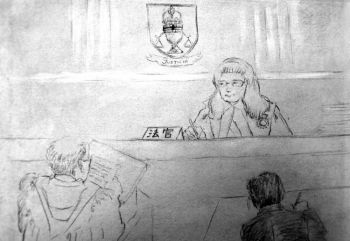 Рисунок, изображающий сцену заседания Суда высшей инстанции в Онтарио, состоявшегося 29 марта. Судья выслушивает аргументы в пользу того, чтобы позволить канадцам выдвигать обвинения против китайских чиновников для возмещения ущерба, причиненного пытками. Фото:  Gordon Yu/Великая Эпоха (The Epoch Times)