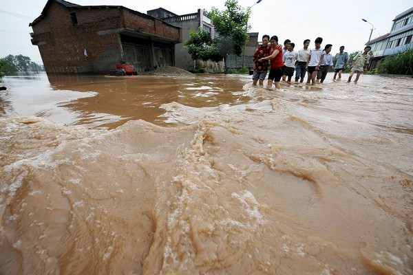 Наводнения в Китае охватили практически всю страну. Фоторепортаж