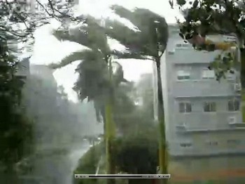 На Китай обрушился новый тайфун – «Чантху». Видео