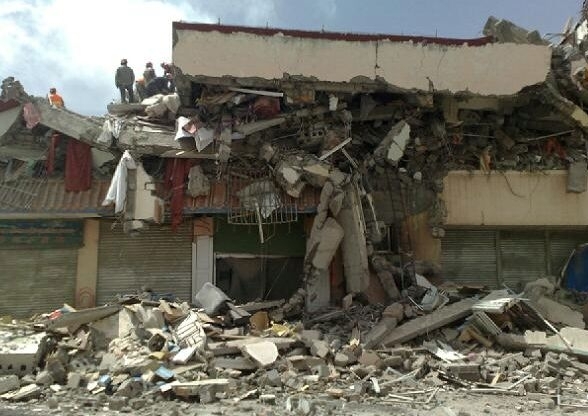 В Китае последствия землетрясения отягощаются искусственными факторами. Фотообзор