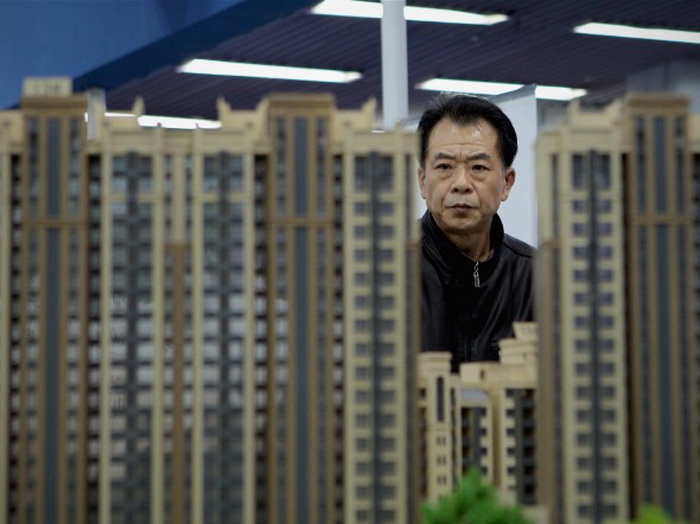 Китайские чиновники спешат распрощаться с недвижимостью