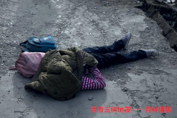 Число жертв землетрясения в Китае может быть во много раз больше официальных данных. Фото