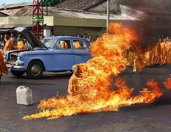 В Тибете не прекращаются акты самосожжения монахов. Фото сайта molochik.ru
