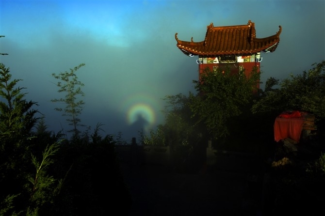 В центральном Китае появилось необычное явление — «сияние Будды»