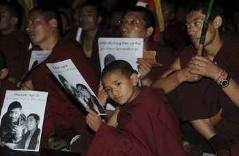 Тибетские монахи. Фото: djyimg.com
