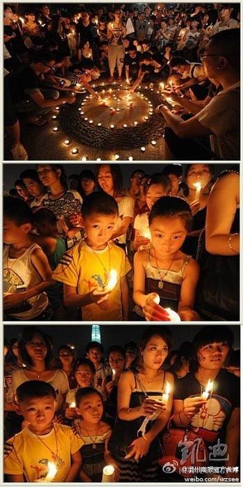 Люди скорбят о погибших в железнодорожной катастрофе. Город Вэньчжоу. Июль 2011 год. Фото с epochtimes.com