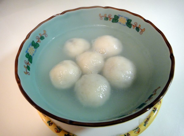 Вареные клецки из рисовой муки, под названием Юаньсяо. Фо-то: Дэвид У /Великая Эпоха