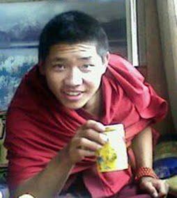 21-летний монах Лобсанг Пхунцок, который совершил самосожжение. Фото с блога тибетской писательницы Войсер