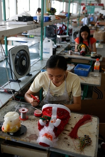 Крупные западные компании используют практически рабский труд китайских рабочих