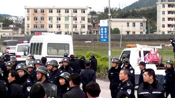 В Китае сотни крестьян вышли с протестом в защиту окружающей среды