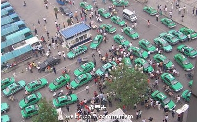 Забастовка таксистов. Провинция Хэнань. Ноябрь 2011 год. Фото с epochtimes.com