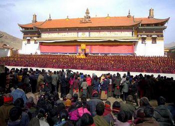 Тибетский монастырь Кирти, пятеро монахов которого в этом году совершили самосожжение в знак протеста репрессивной политики Пекина. Фото с epochtimes.com