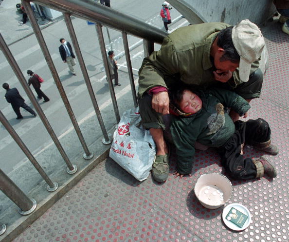 Некоторые «нищие» в Китае «зарабатывают» в несколько раз больше рабочих. Фото: Photo by Getty Images