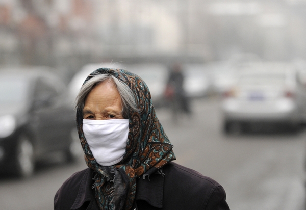 Уровень загрязнения воздуха в Пекине снова зашкаливает. Ноябрь 2011 год. Фото: LIU JIN/AFP/Getty Images