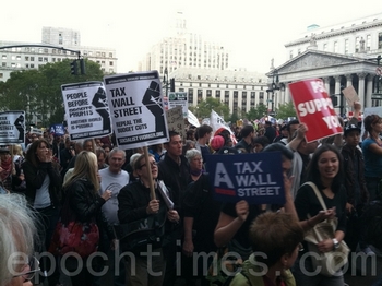 По меньшей мере, 50 организаций присоединилось к акции протеста «Захвати Уолл-стрит» в Нью-Йорке. 5 октября 2011 год. Фото: The Epoch Times
