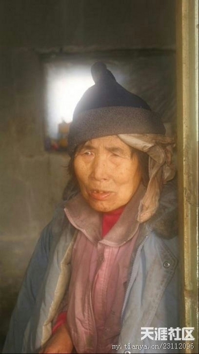 Дом престарелых в китайской деревне похож на свинарник