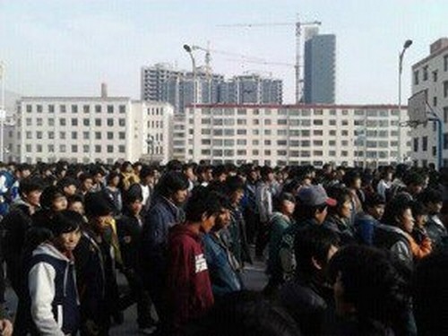 Тысячи тибетцев начали акции протеста в Китае