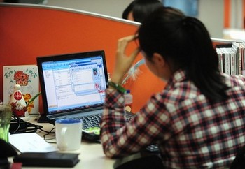 Китайские власти обеспокоены тем, что теряют контроль над информацией из-за развития Интернета. Фото: Getty Images