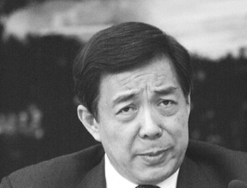Разрекламированный на всю страну чиновник Бо Силай может попасть под суд. Фото с epochtimes.com
