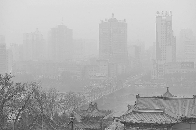 Китайский город Ланьчжоу покрыт густым смогом