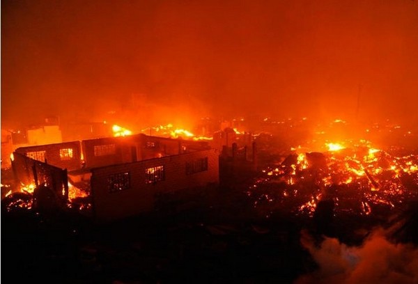 Пожар в деревне Синьфэн провинции Хубэй. Февраль 2012 год. Фото с epochtimes.com
