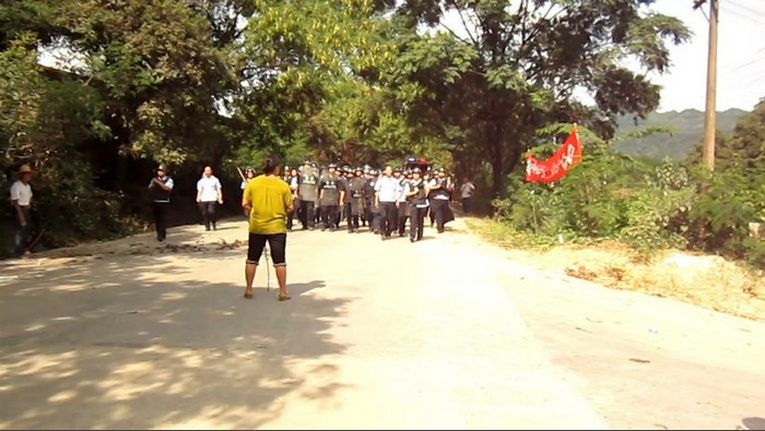 Полицейские подавили протест крестьян. Деревня Сяоцзян провинции Гуандун. Июль 2012 год. Фото с epochtimes.com